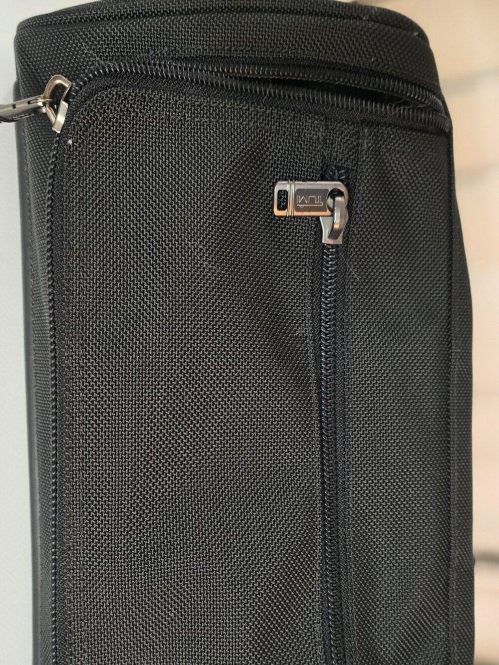 Authentic TUMI Alpha Travel Kit, style 22190D4 black pre-owned good